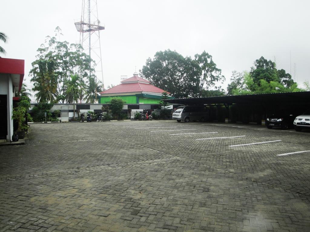 Imperial Hotel Kendari Экстерьер фото