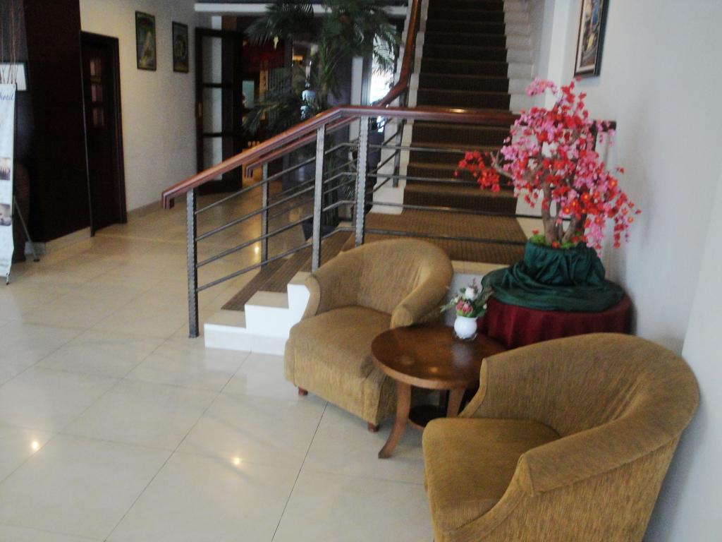 Imperial Hotel Kendari Экстерьер фото