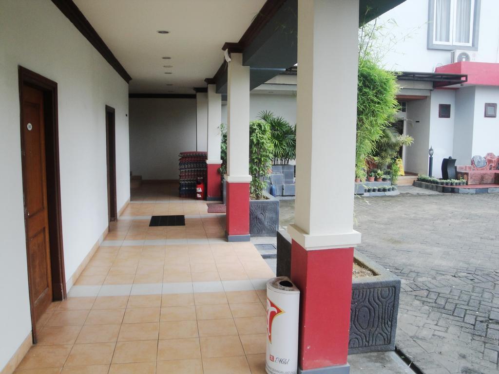 Imperial Hotel Kendari Экстерьер фото