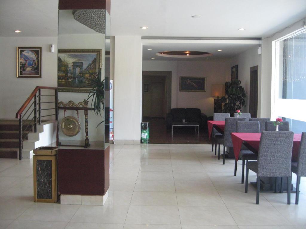 Imperial Hotel Kendari Экстерьер фото
