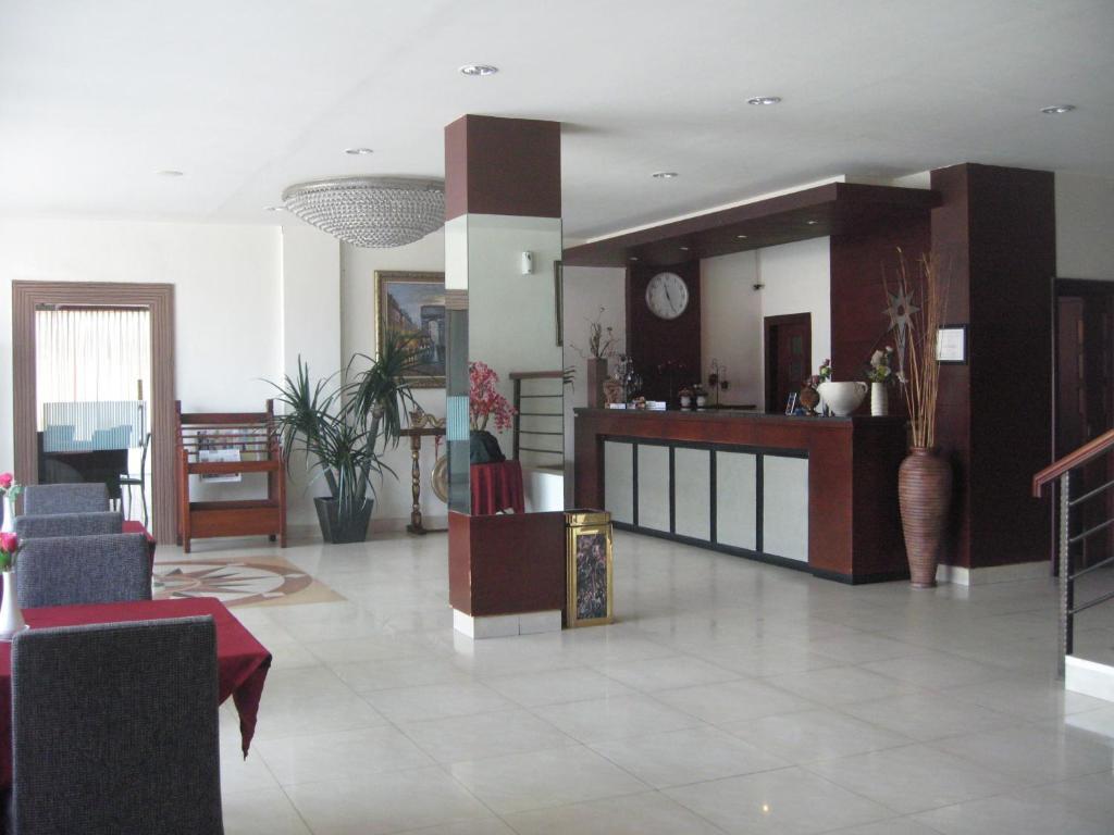 Imperial Hotel Kendari Экстерьер фото