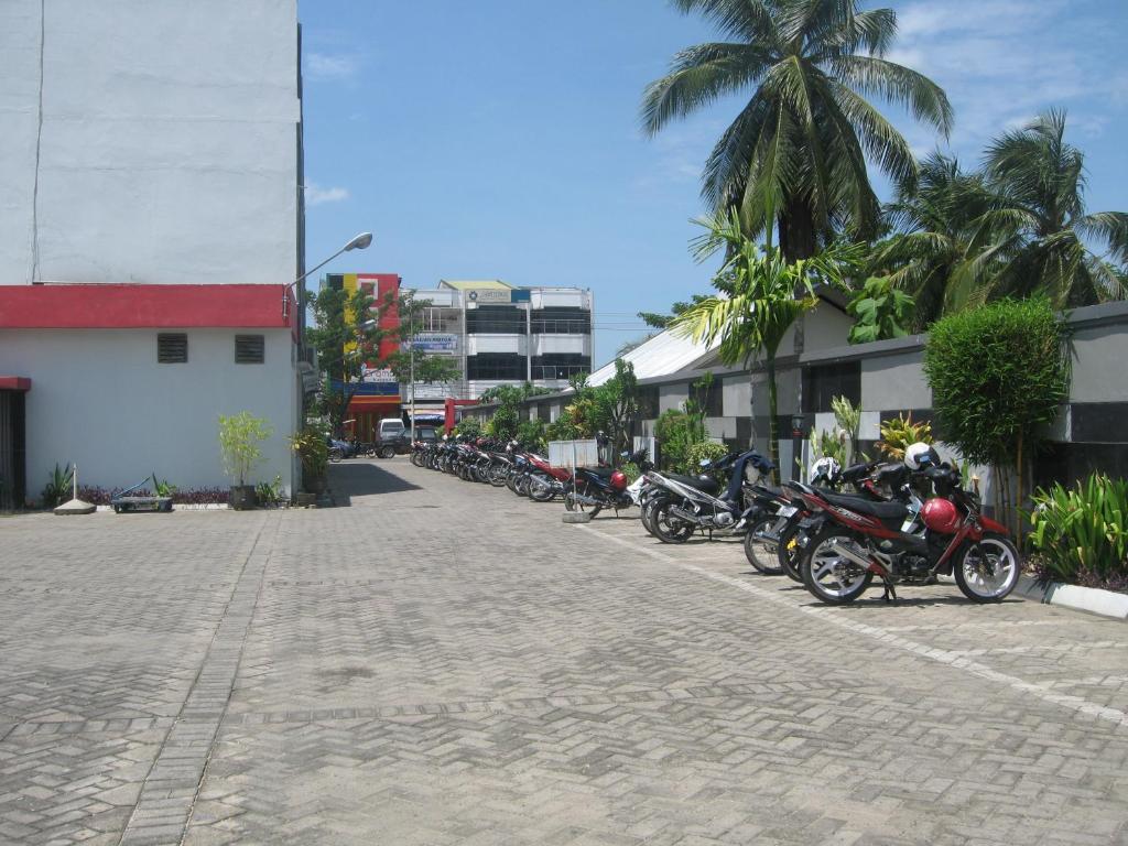 Imperial Hotel Kendari Экстерьер фото